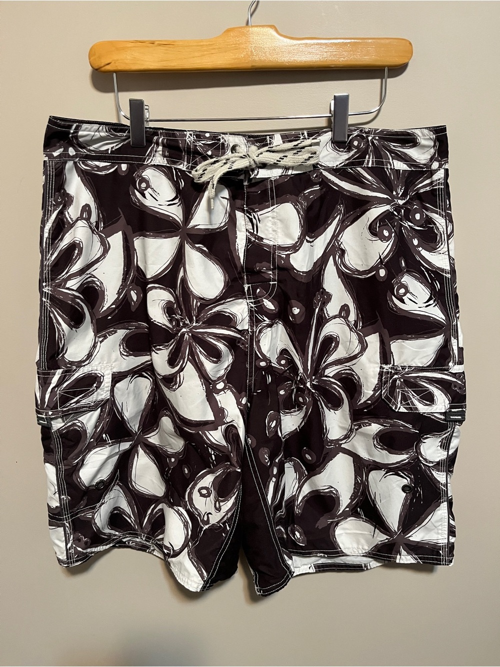 Old Navy Brown and White Floral Board Shorts, size L